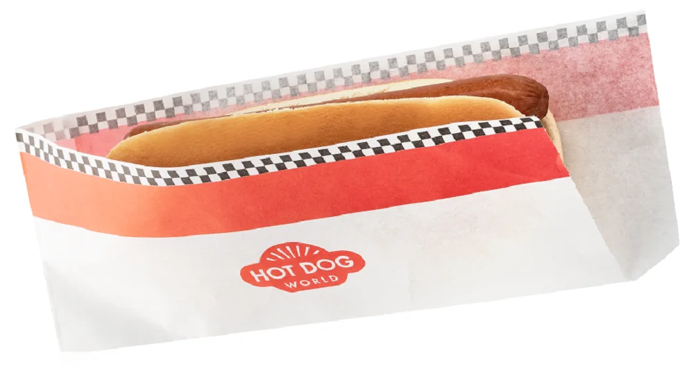 Hot dog placé dans un sachet papier blanc et rouge portant le logo Hot Dog World.